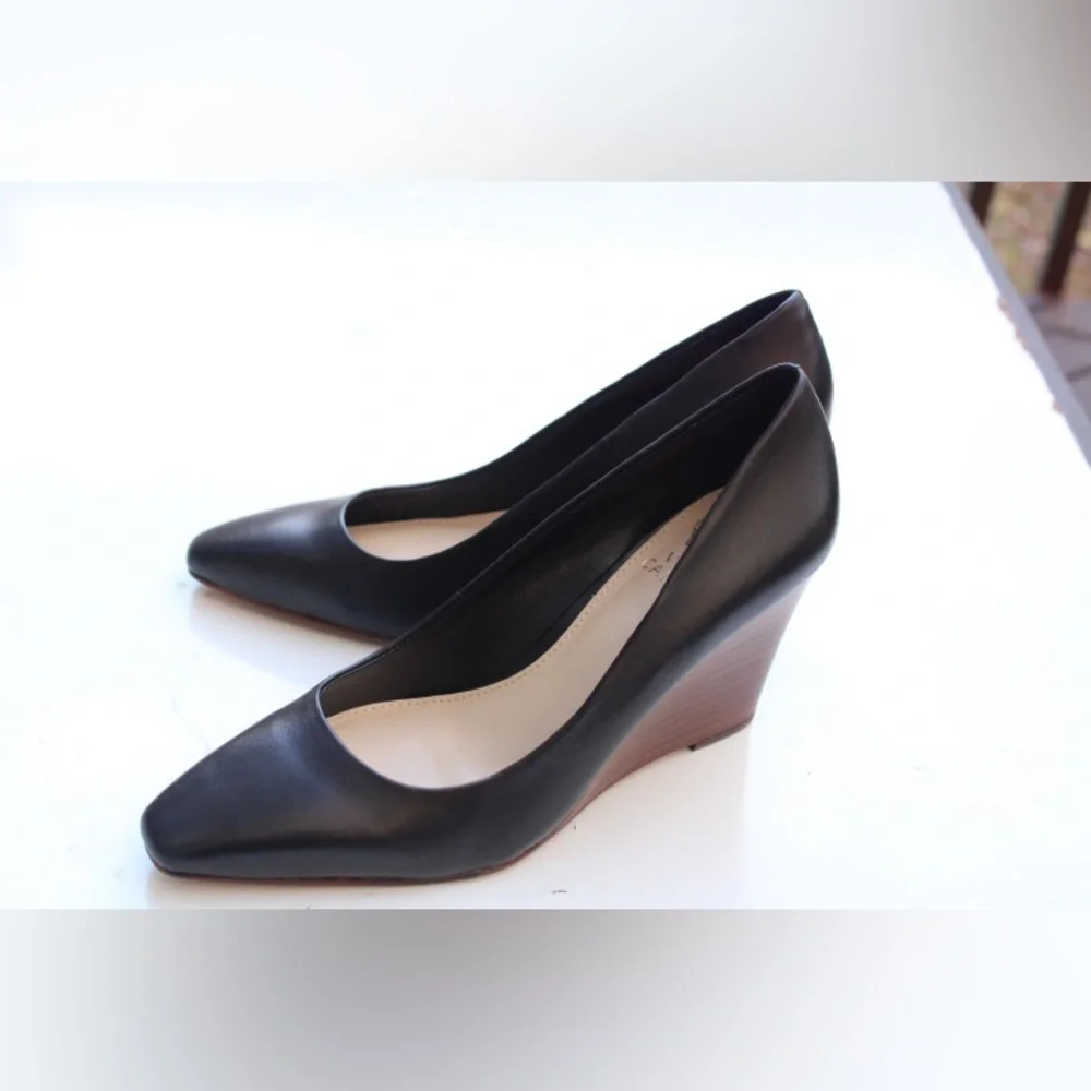 NWOT Vince Camuto wedges